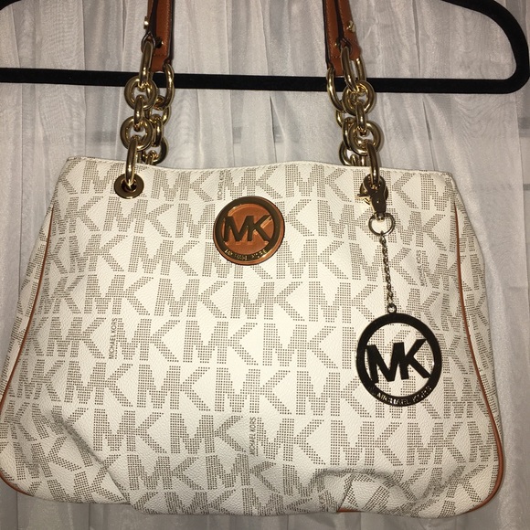 Michael Kors Handbags - Michael Kors Signature Fulton Chain Tote